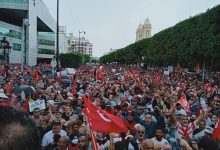 Photo of احتجاجات تونس تكشف كلفة حكم قيس سعيّد وتعيد أزمة الشرعية إلى الواجهة