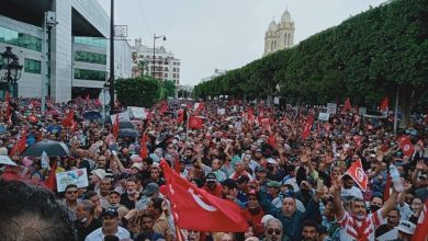 Photo of احتجاجات تونس تكشف كلفة حكم قيس سعيّد وتعيد أزمة الشرعية إلى الواجهة